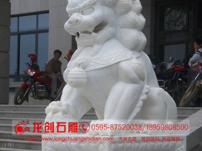 石雕狮子 花岗岩圆雕北京狮 献钱狮 