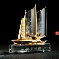 一帆风顺水晶摆件批发、阳泉企业成立周年纪念品制作厂家
