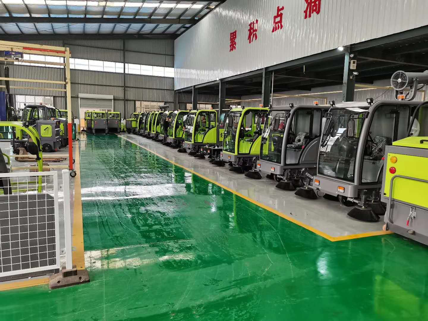 山东省莱芜市钢城区环卫车扫地车生产厂家新款2000型号1.5kw