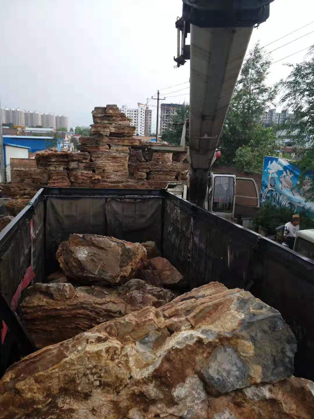 哈尔滨阿城假山石|斧劈石批发|千层石质地坚硬