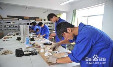 深圳大学城报考一个低压电工证有几个考场一般多久可以拿证.